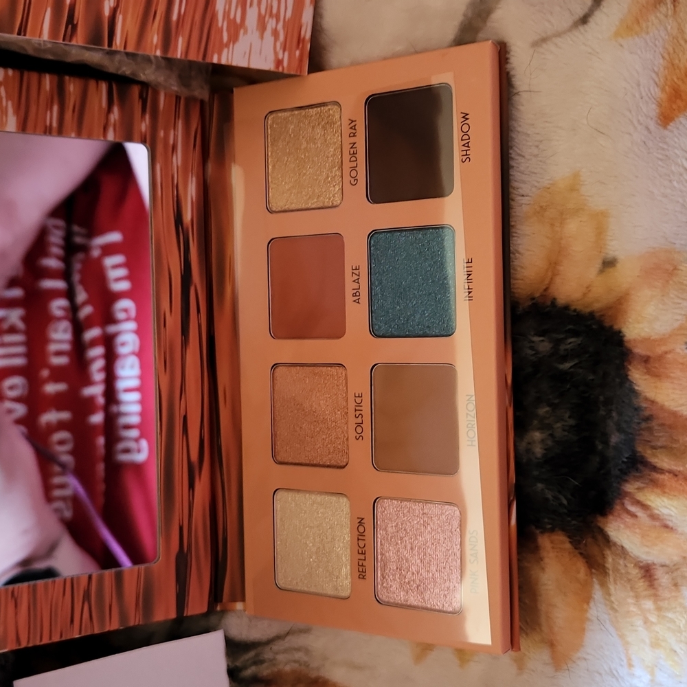 Eye Shadow 8 colors - Picture 2 of 3